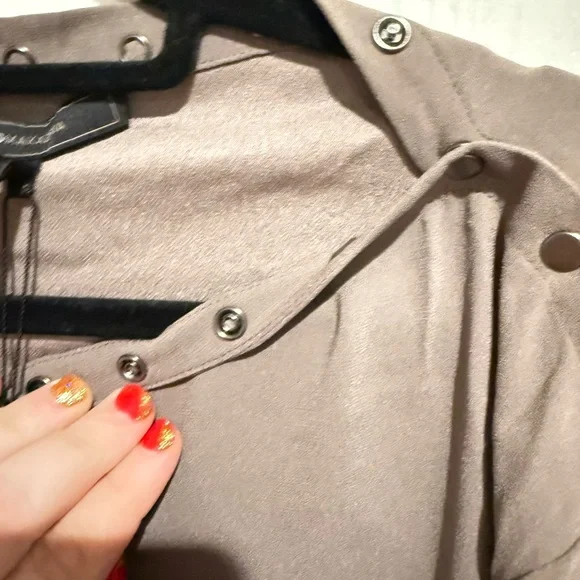 BCBG Laycie blouse. NWT - Picture 4 of 9